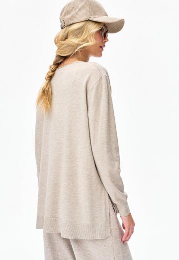 Пуловер с вырезом V