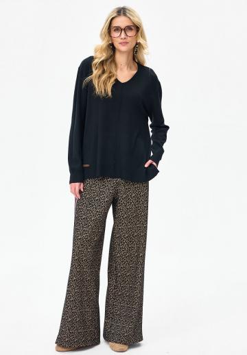 Пуловер с вырезом V