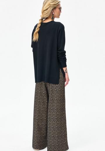 Пуловер с вырезом V