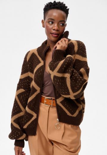 Жаккардовая вязаная кофта