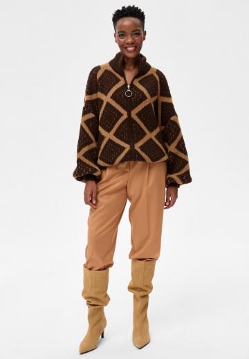 Жаккардовая вязаная кофта