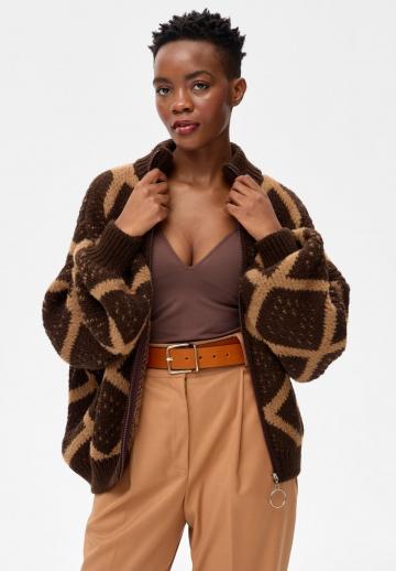 Жаккардовая вязаная кофта