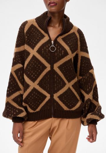 Жаккардовая вязаная кофта