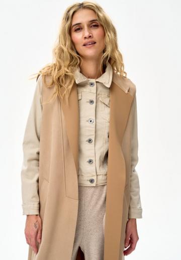 Длинный жилет