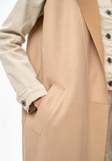 Длинный жилет