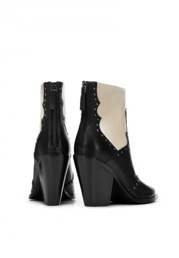 Полусапожки на высоком каблуке