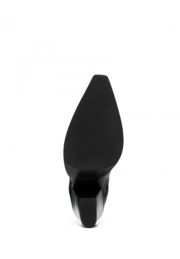 Полусапожки на высоком каблуке