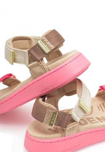 Босоножки на танкетке