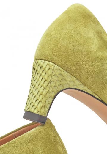 Туфли с высоким носом