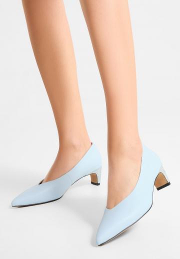 Туфли с высоким носом