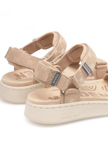 Босоножки на танкетке