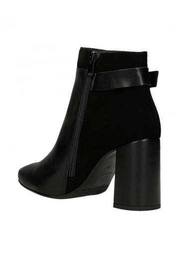 Высокие сапоги