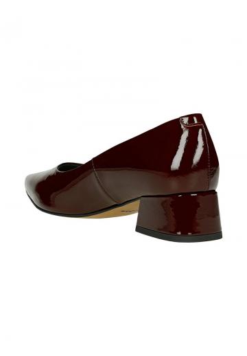 Туфли с высоким носом