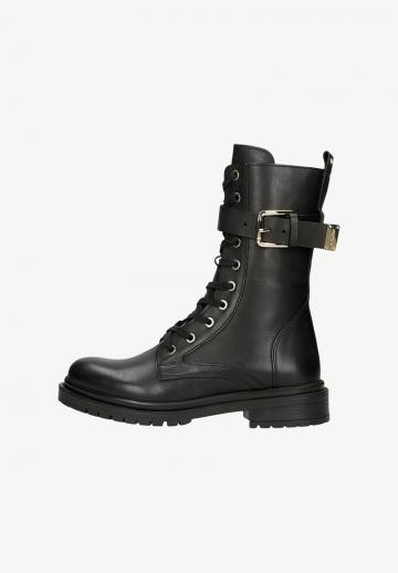 Ботинки на шнуровке