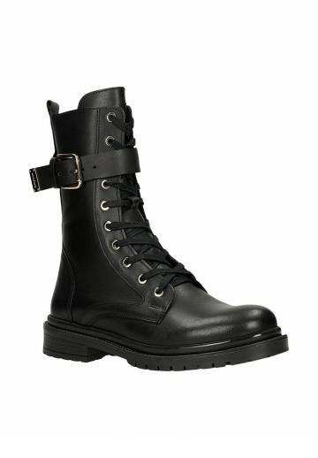 Ботинки на шнуровке