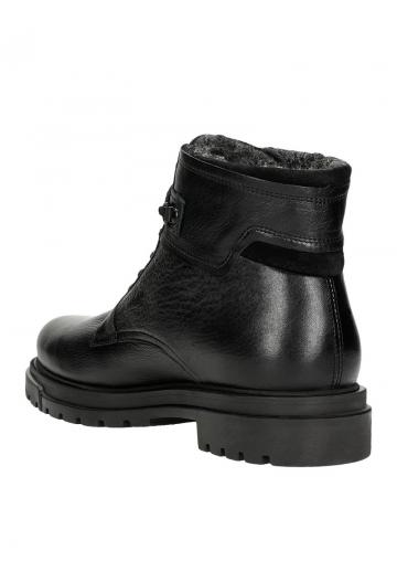 Ботинки на шнуровке