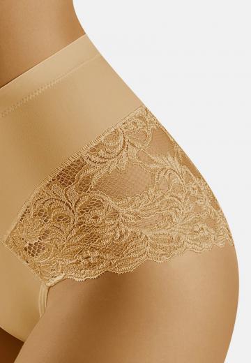 Трусы на бедрах