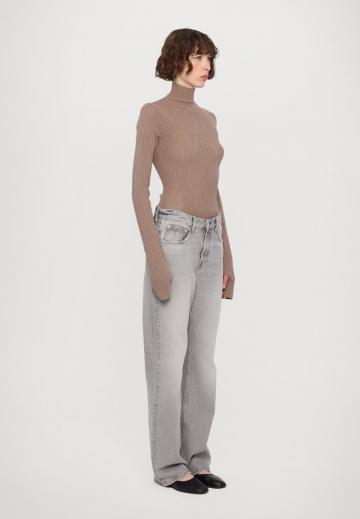 Джинсы бойфренда