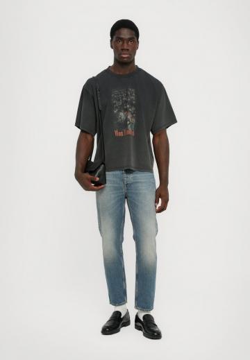 Прямые джинсы