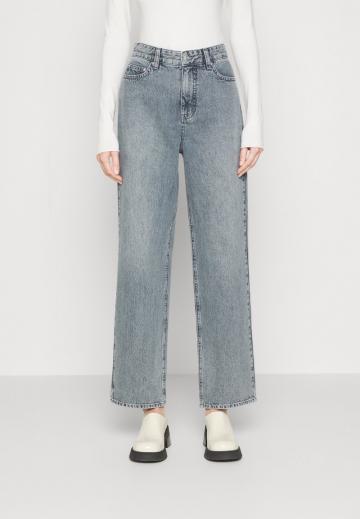 Джинсы бойфренда