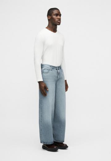 Прямые джинсы