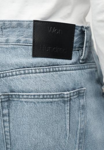 Прямые джинсы