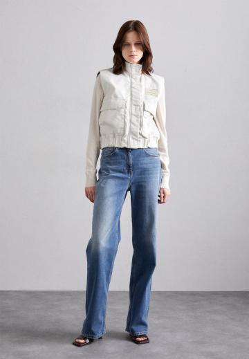 Куртка с накладнымит карманами