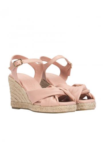 Босоножки на танкетке