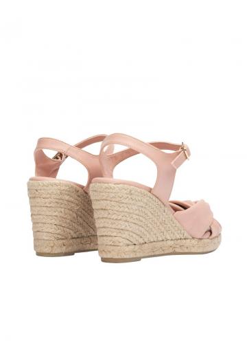 Босоножки на танкетке