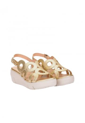 Босоножки на танкетке