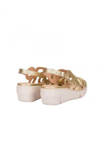 Босоножки на танкетке