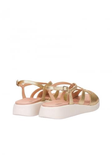 Босоножки на танкетке