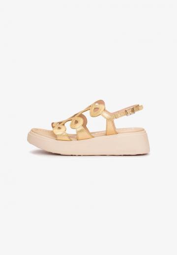 Босоножки на танкетке