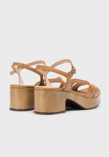 Босоножки на платформе