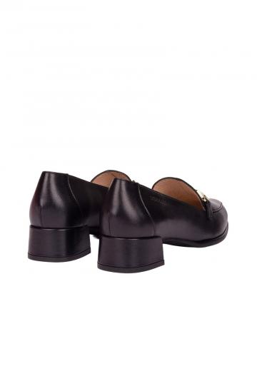 Туфли с высоким носом