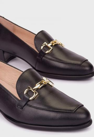 Туфли с высоким носом