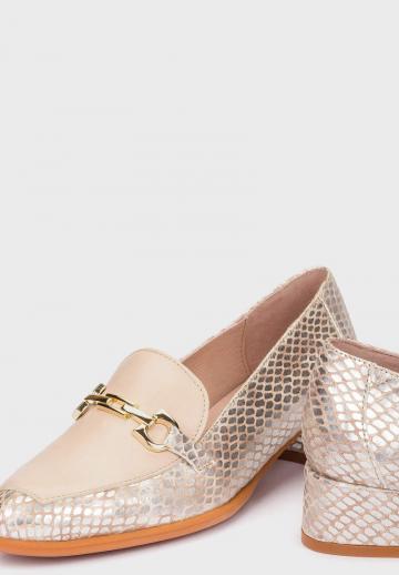 Туфли с высоким носом