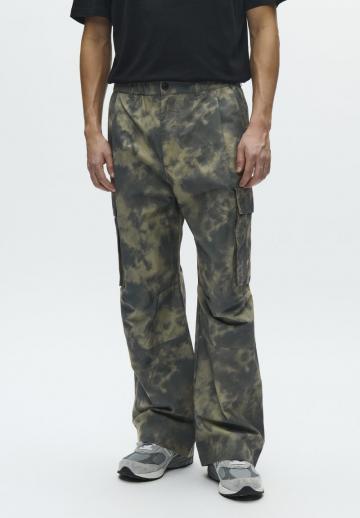 Брюки с накладными карманами