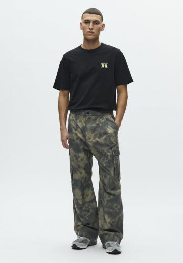 Брюки с накладными карманами