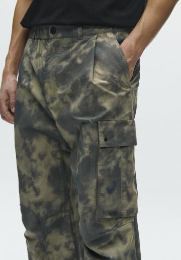 Брюки с накладными карманами
