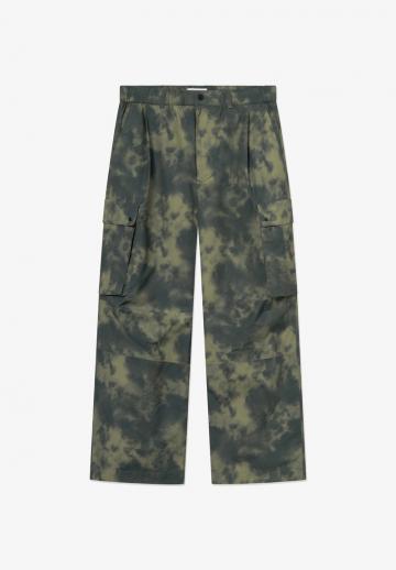 Брюки с накладными карманами