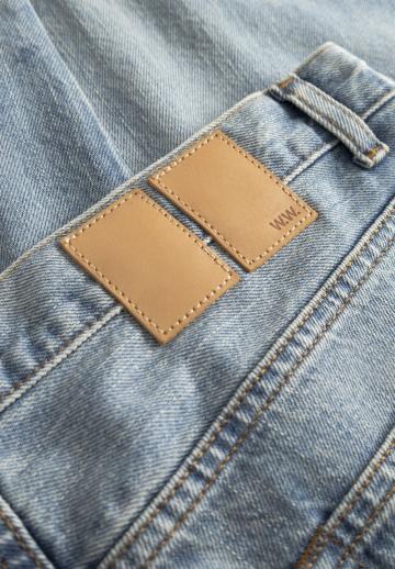 Прямые джинсы