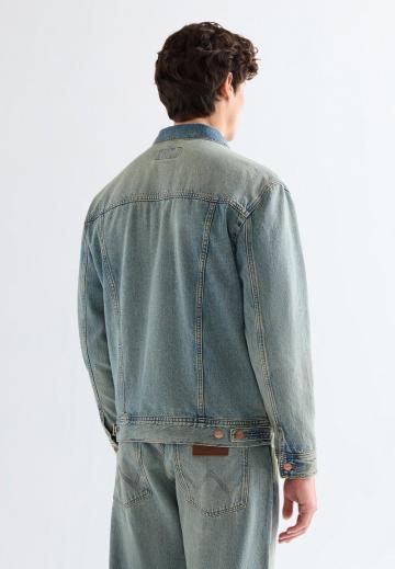 Джинсовая куртка
