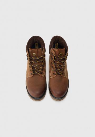 Ботинки на шнуровке