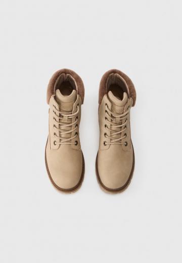 Ботинки на шнуровке