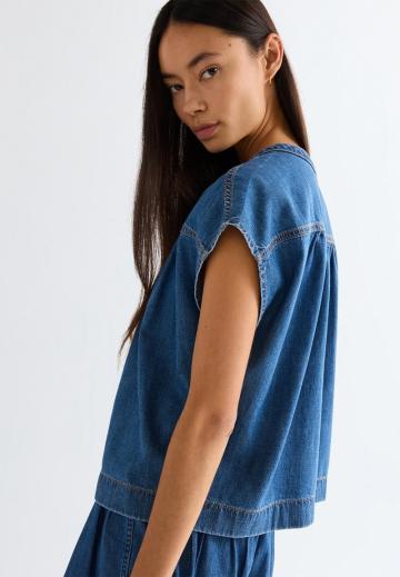 Джинсовая жилетка