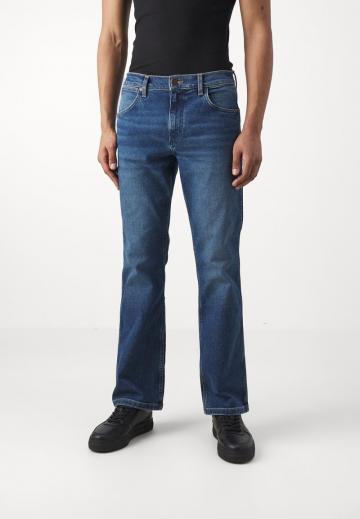 Клешеные джинсы