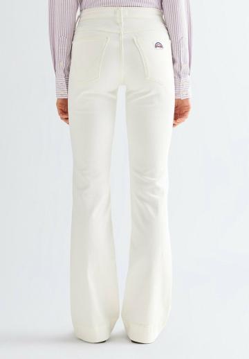 Клешеные джинсы