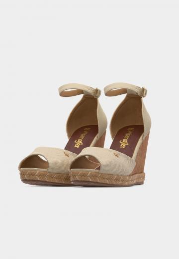 Босоножки на танкетке