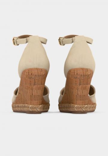 Босоножки на танкетке